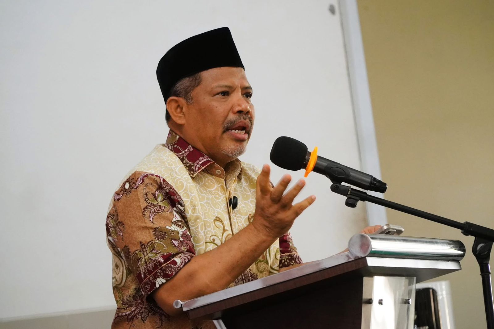 Pelantikan Anggota Madya dan Dewasa NTB, Johan Rosihan Ingatkan Kerja Terukur, Teratur, dan Terstruktur