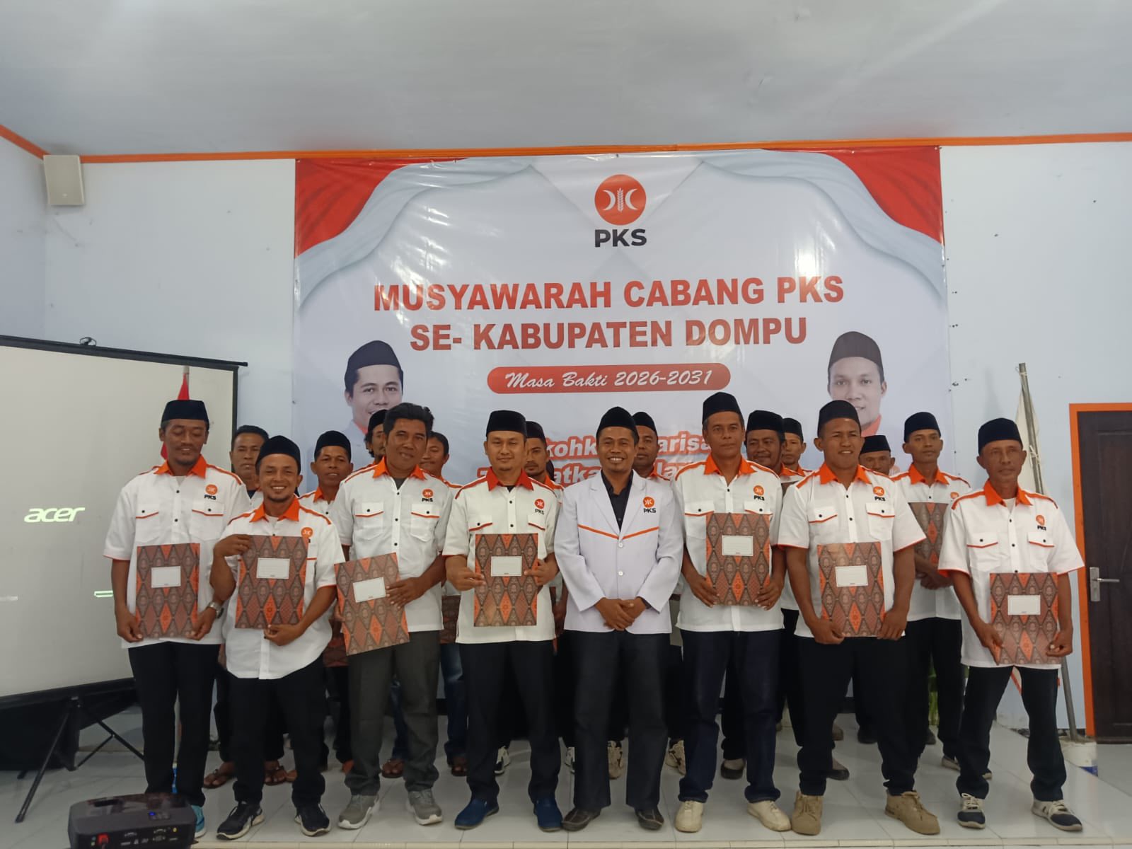 Foto bersama usai MUSCAB DPC PKS Se-Kab.Dompu