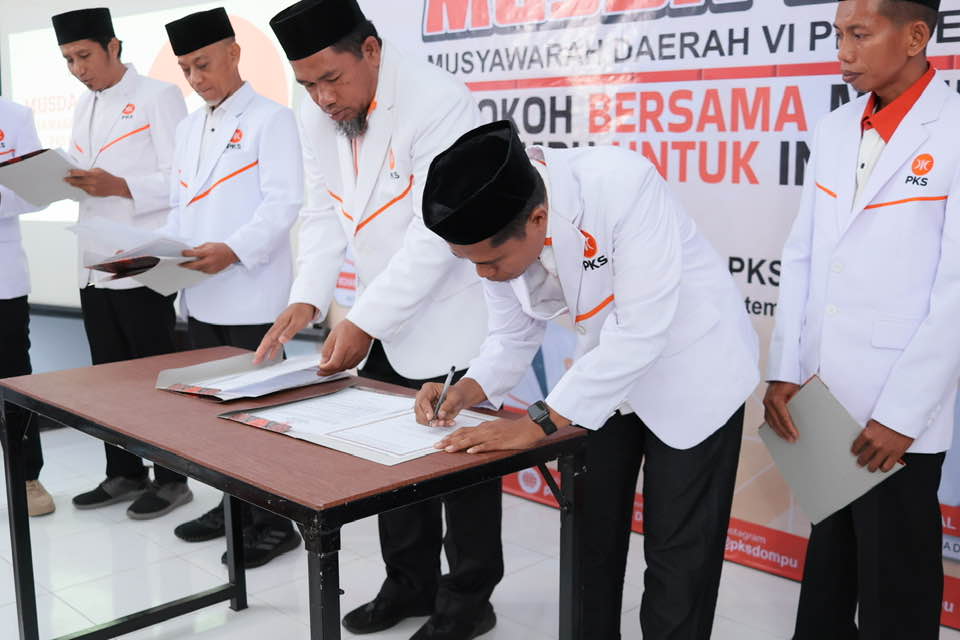 Tanda tangan Pakta Integritas DPTD PKS Dompu